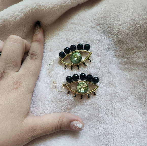 Eye Earrings - Picture 2 of 3